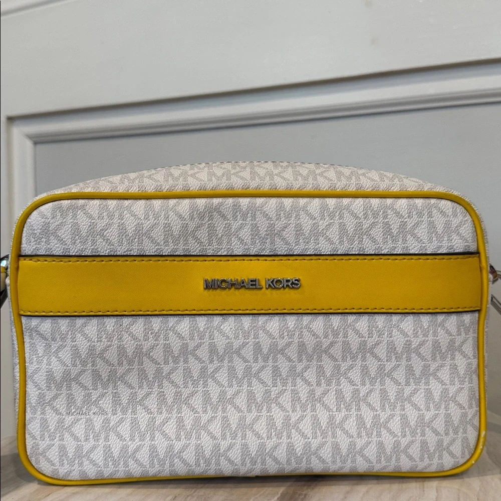 Michael Kors add pop